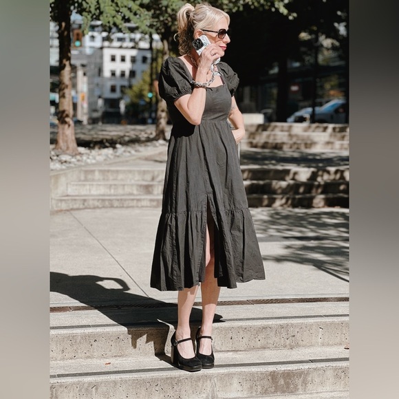 ASTR The Label Black Puff Sleeve Smocked Cotton Midi Dress - Picture 1 of 5